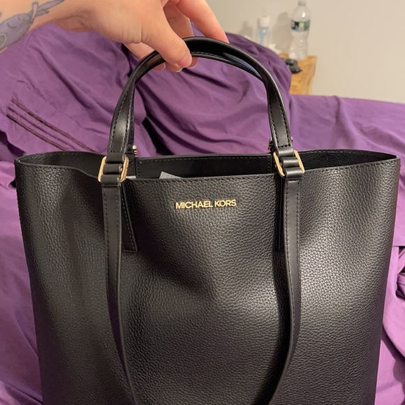 Michael Kors purse - Picture 2 of 2